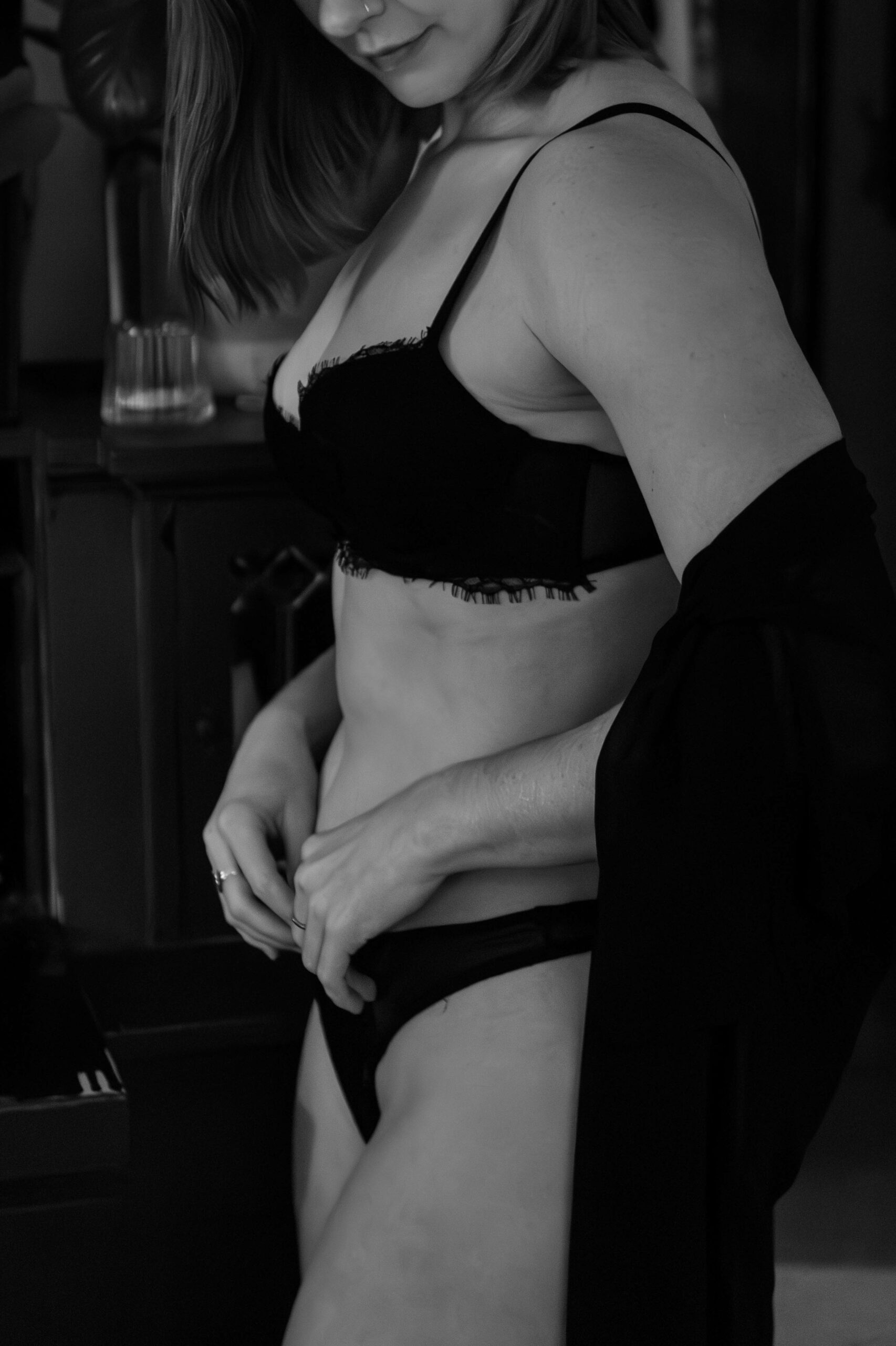 Portrait boudoir en noir et blanc, Studio By Clo Montréal